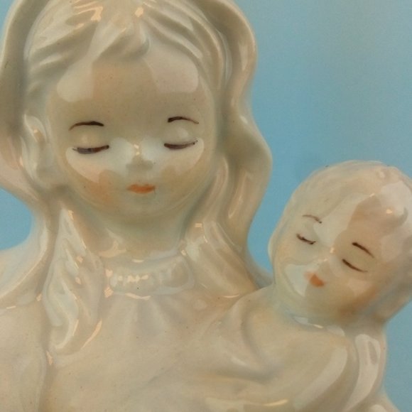 Mary and Baby Jesus Figurine - Picture 3 of 12